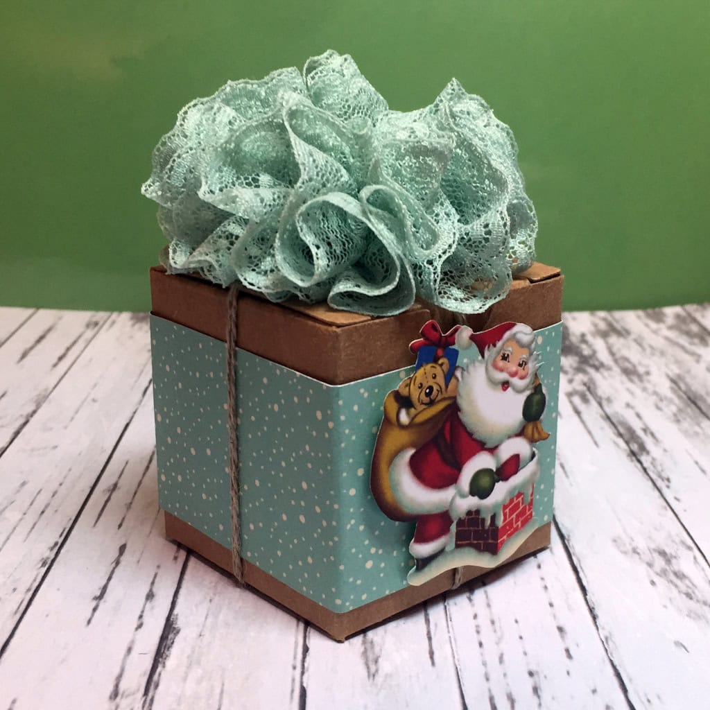 tiny xmas box w lace pompom a