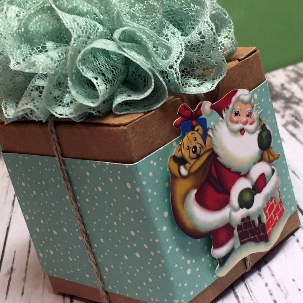 tiny xmas box w lace pompom c