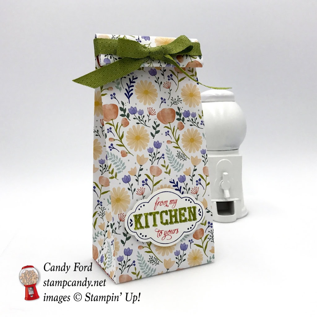 This gift bag was made with the Delightful Daisy DSP and the Label Me Pretty bundle (stamp set and Pretty Label Punch) by Stampin' Up! #stampcandy