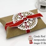 Stampin' Up! Kraft Pillow box with Pearlized Doily and Poppy Parade textured ribbon by Candy Ford of Stamp Candy